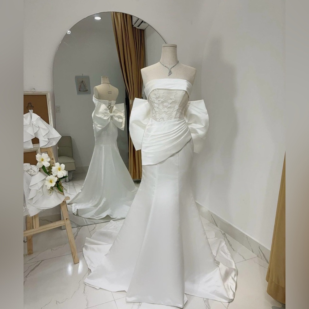 Elegant White Strapless Gown
